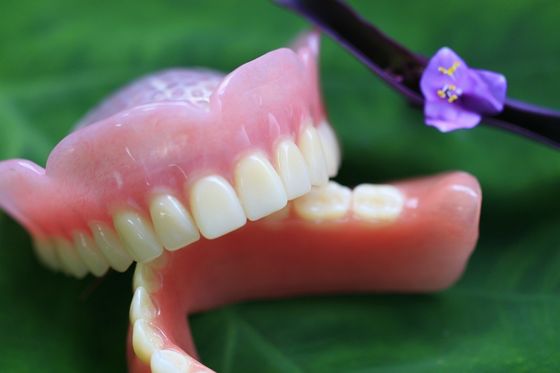 हॉट क्योर फुल आर्क रिमूवेबल एक्रिलिक फुल डेंचर